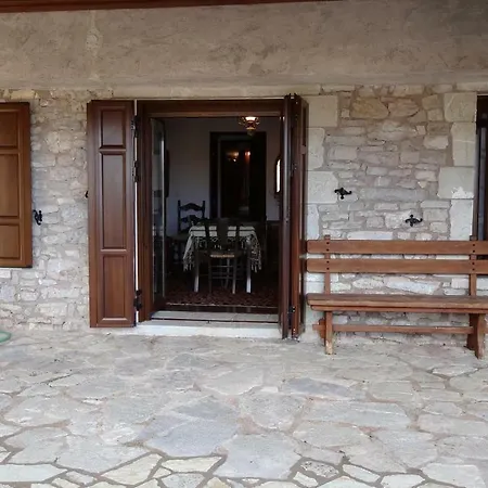 Filia House - Kalavryta 克里多利亚