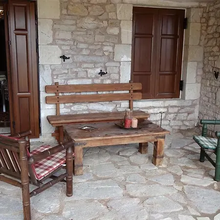 Filia House - Kalavryta 克里多利亚