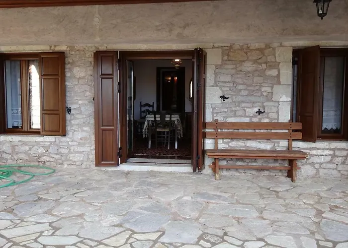 Filia House - Kalavryta 克里多利亚