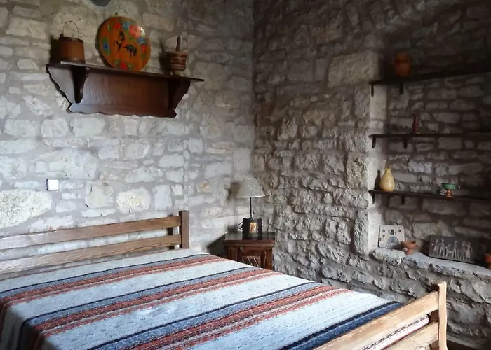 Filia House - Kalavryta * 克里多利亚